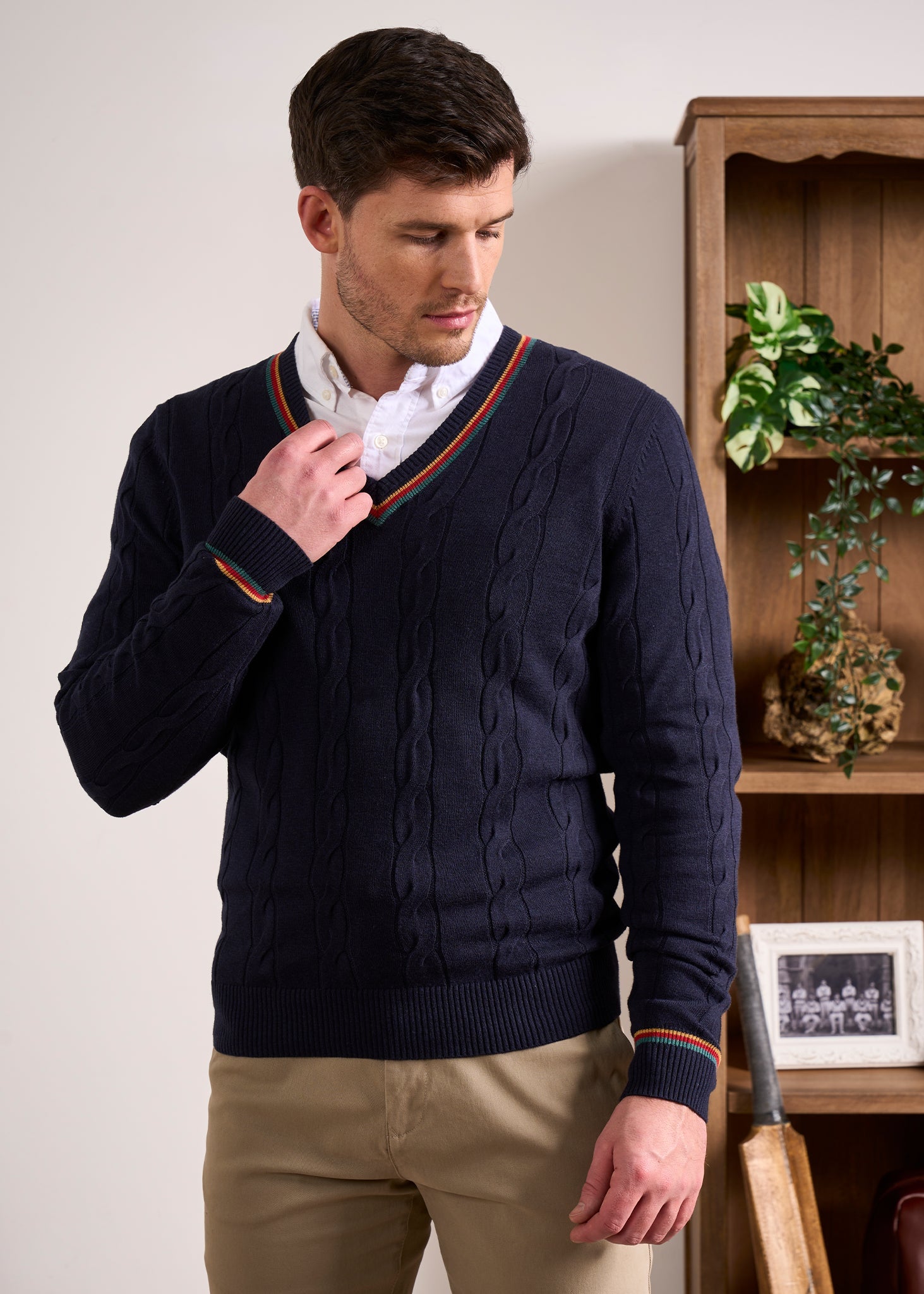 Cotton Cashmere Cable Knit Vee Neck Jumper In Dark Navy